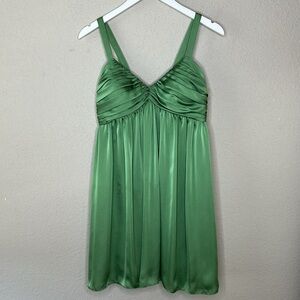 Vineyard Collection Green Gathered Bust Sleeveless Bow Back Mini Dress Size 8